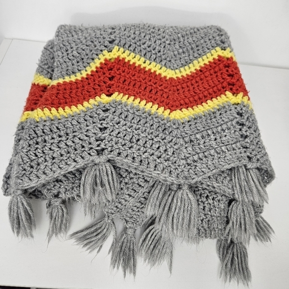 Handmade crochet throw gryffindor - Picture 4 of 4